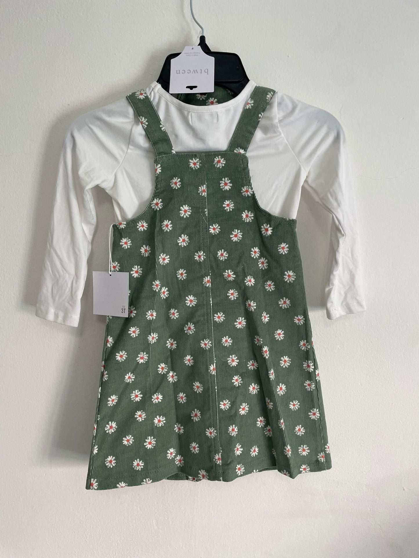 Conjunto Jumper de pana con remera y monedero talle 3