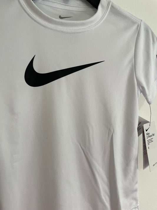 Conjunto Remera Y Short Nike talle 4