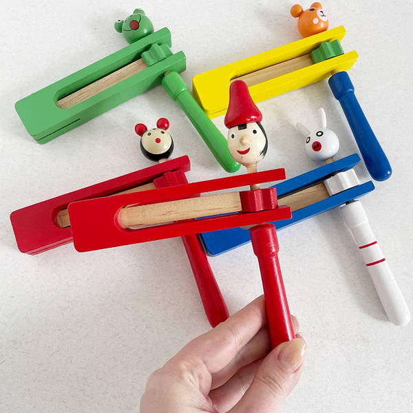 Matraca En Madera Montessori Varios Colores