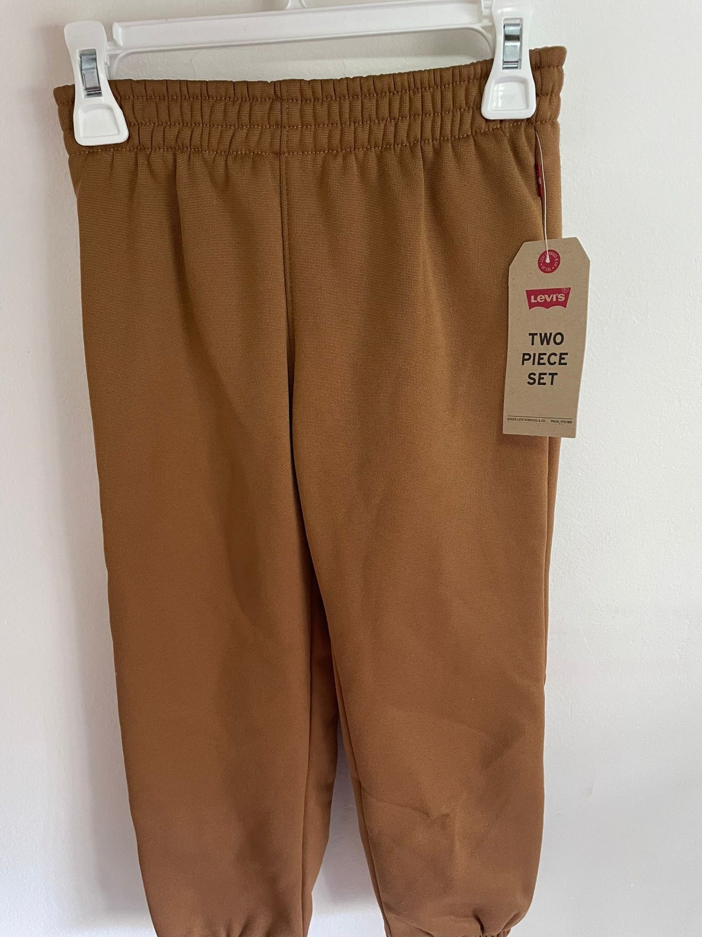 Conjunto Canguro y Pantalon Levi's Talle 6