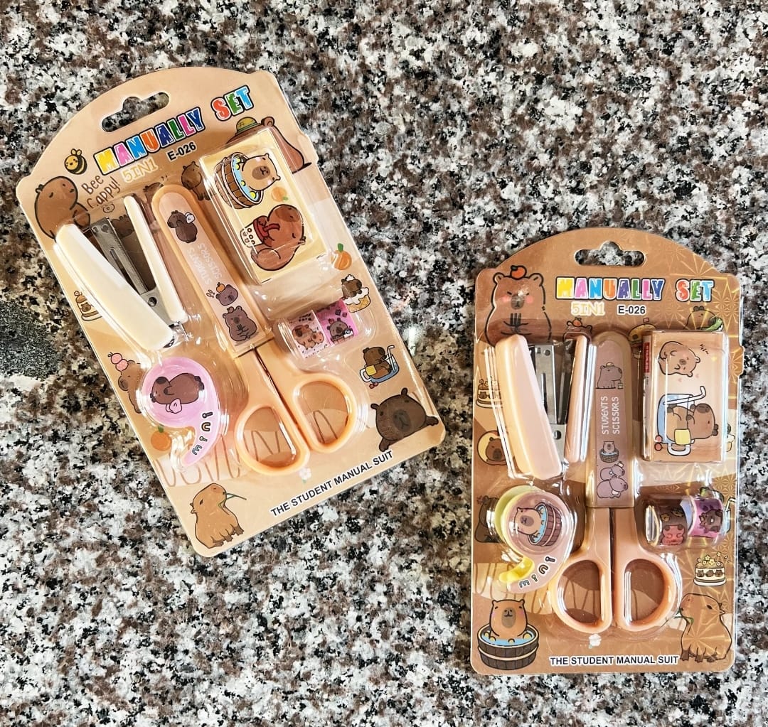 Set Escolar De Capibara Con Tijera Y Engrampadora