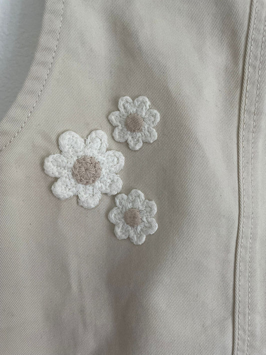 Jumper Oshkosh con flores bordadas talle 3