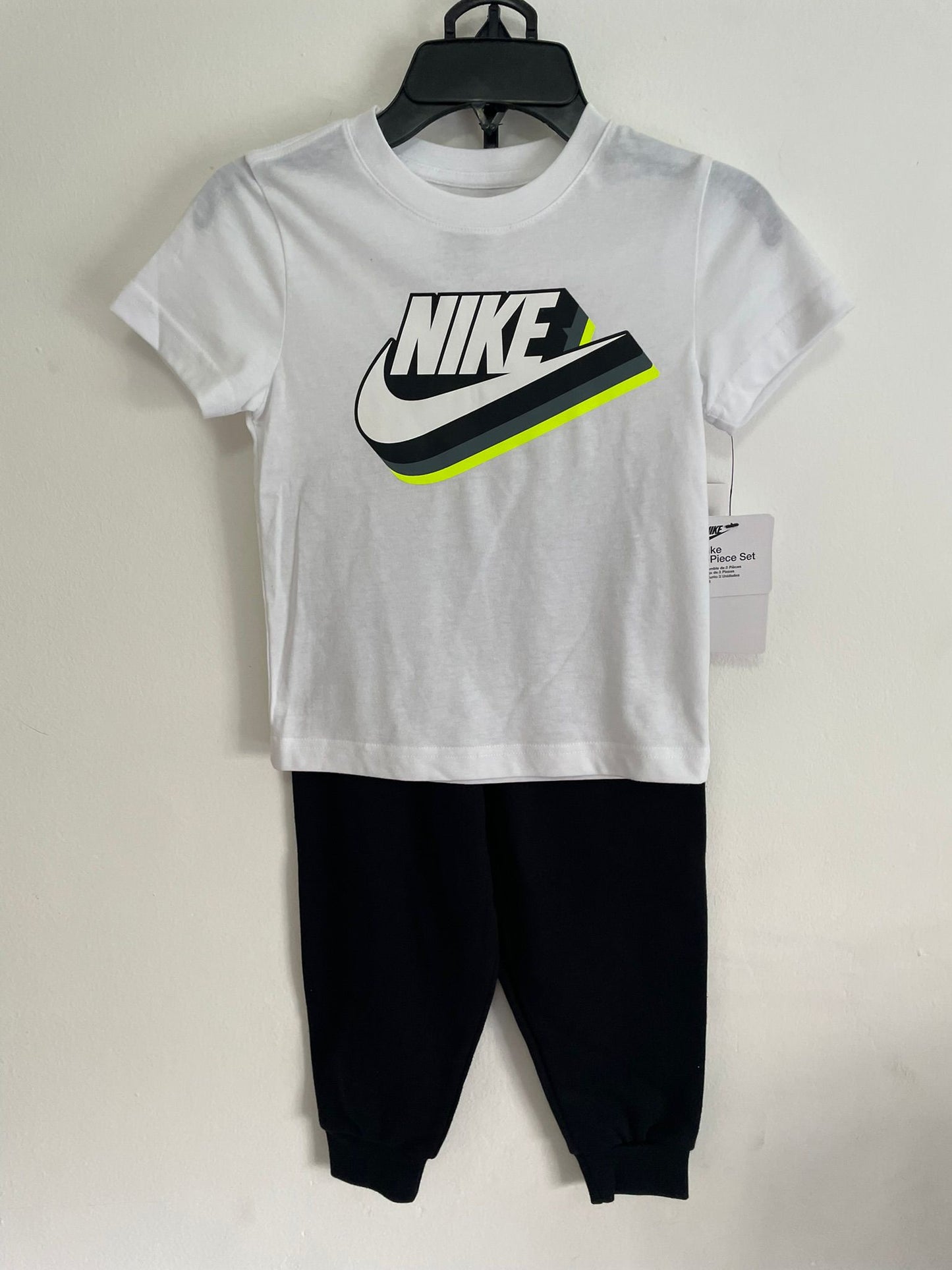 Conjunto Remera y Pantalon Nike talle 4