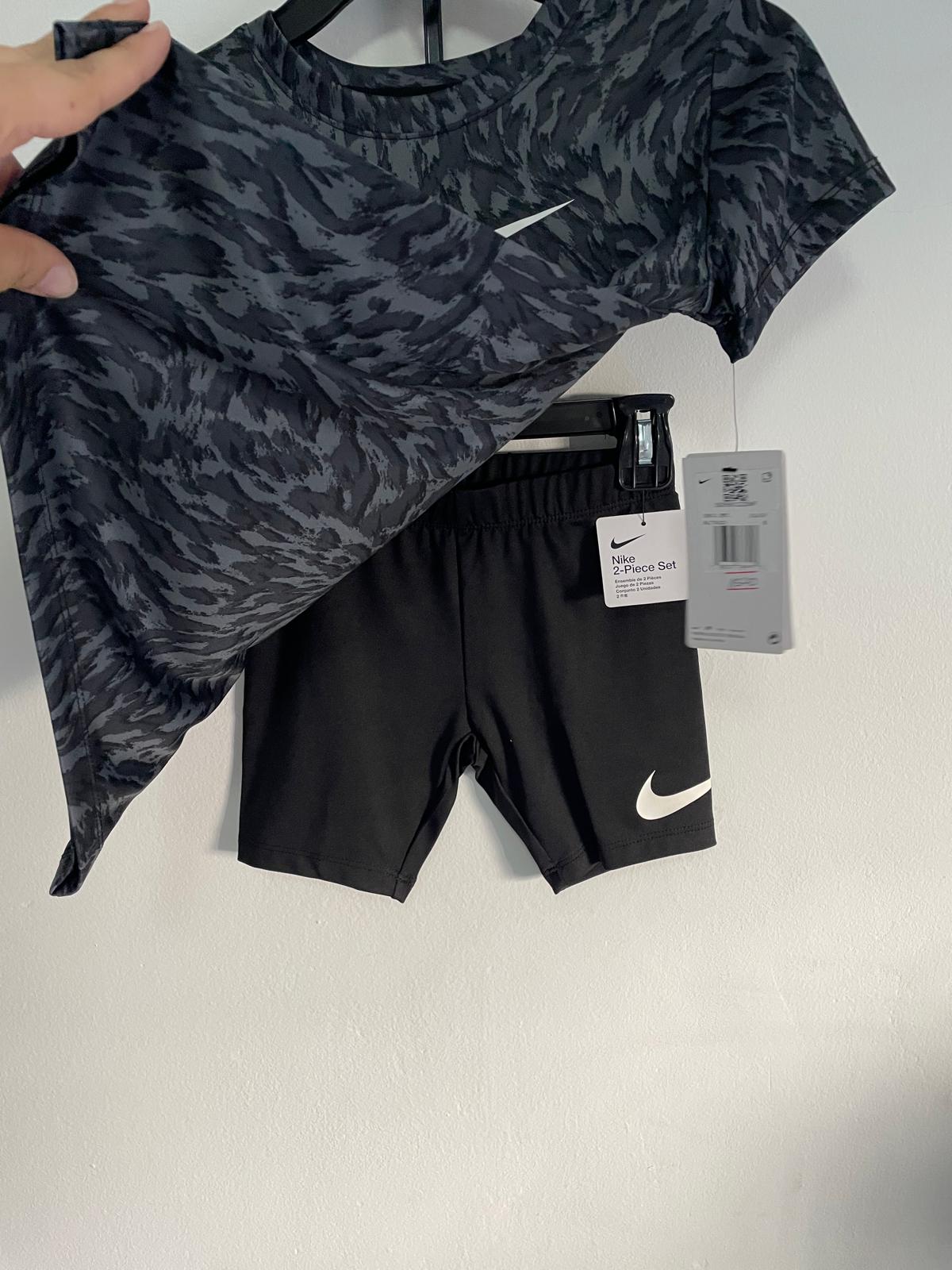 Conjunto Remera Y calza Nike talle 6