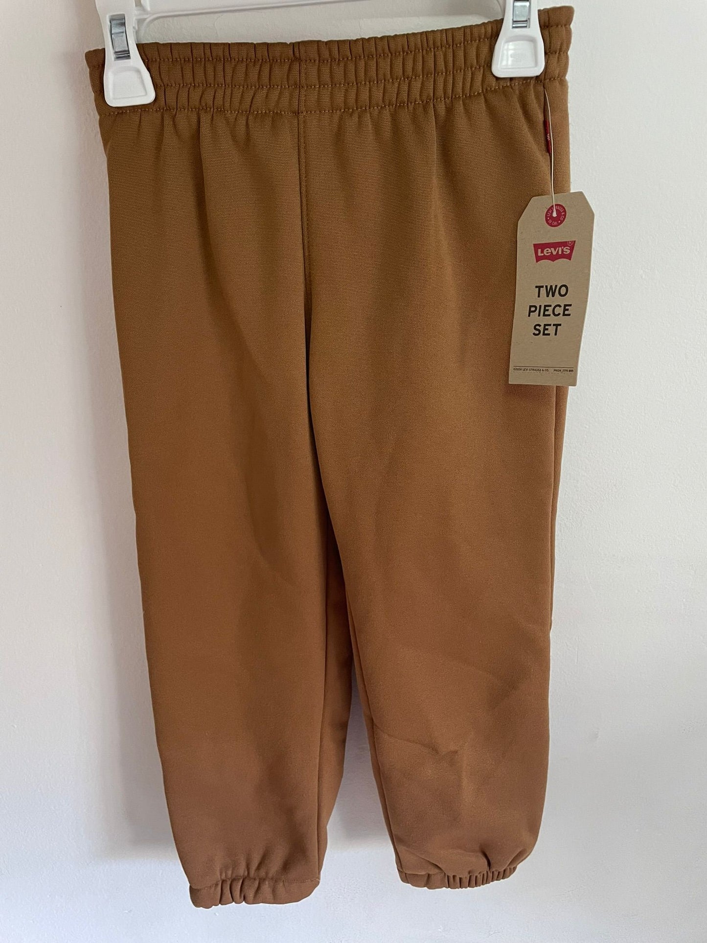 Conjunto Canguro y Pantalon Levi's Talle 6