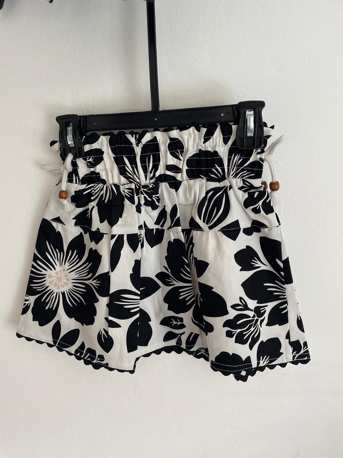 Conjunto Musculosa Pollera y Gomita de pelo talle 6