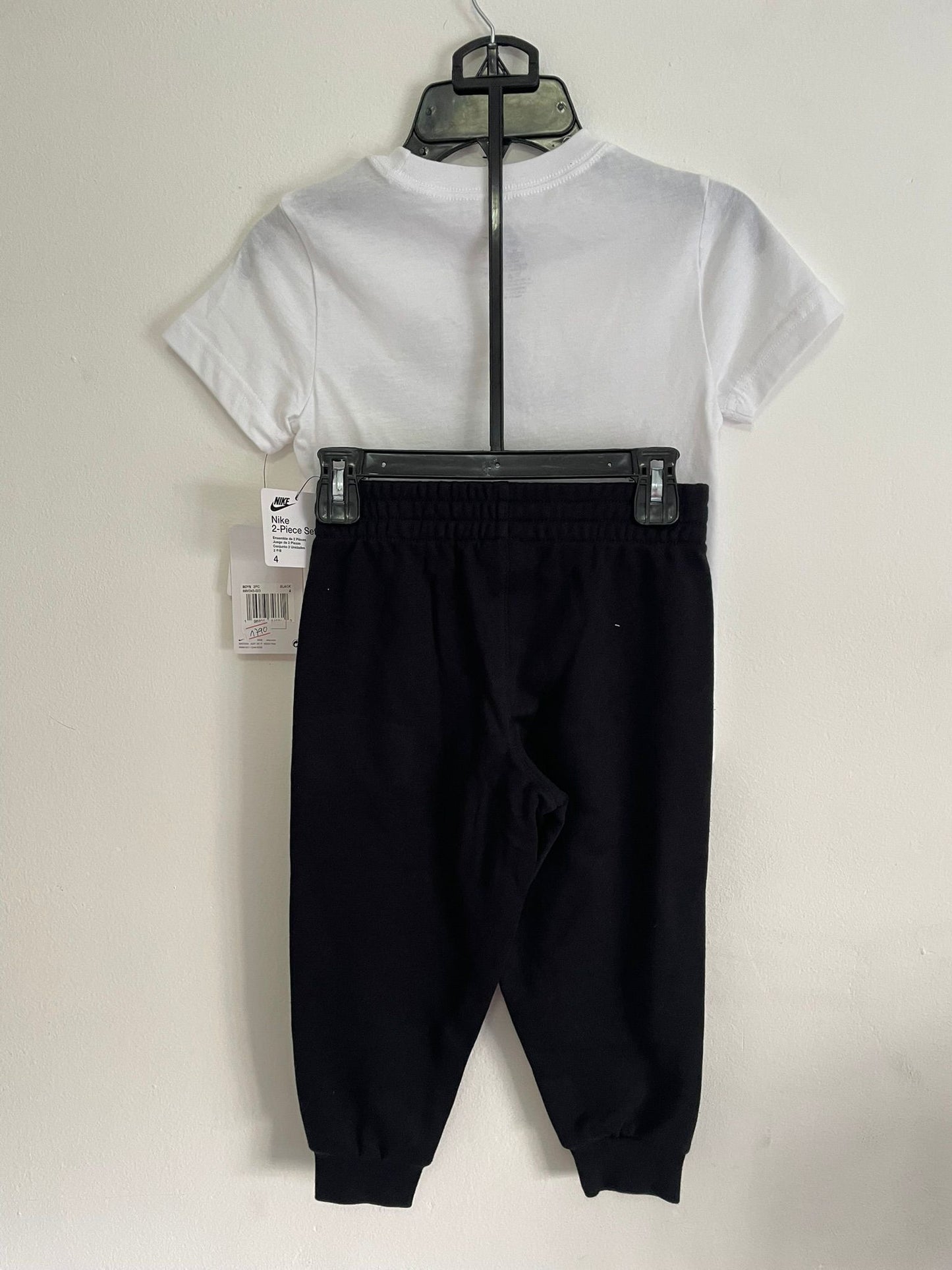 Conjunto Remera y Pantalon Nike talle 4