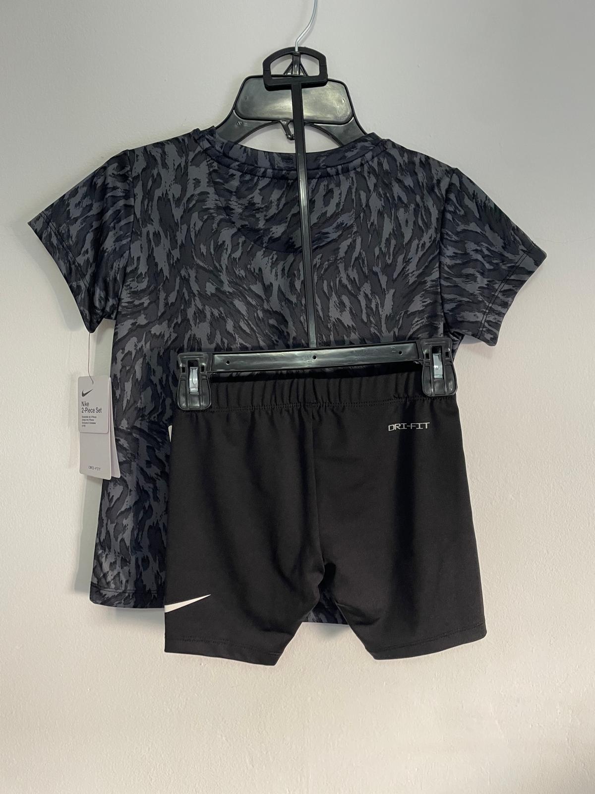 Conjunto Remera Y calza Nike talle 6
