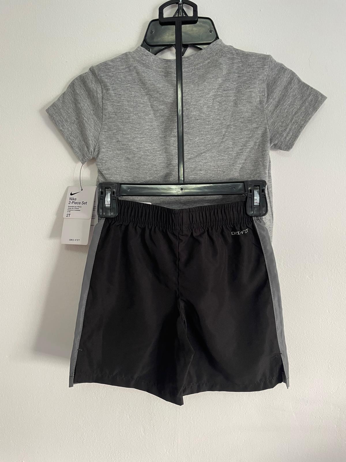 Conjunto Remera y Short Nike Niño talle 2