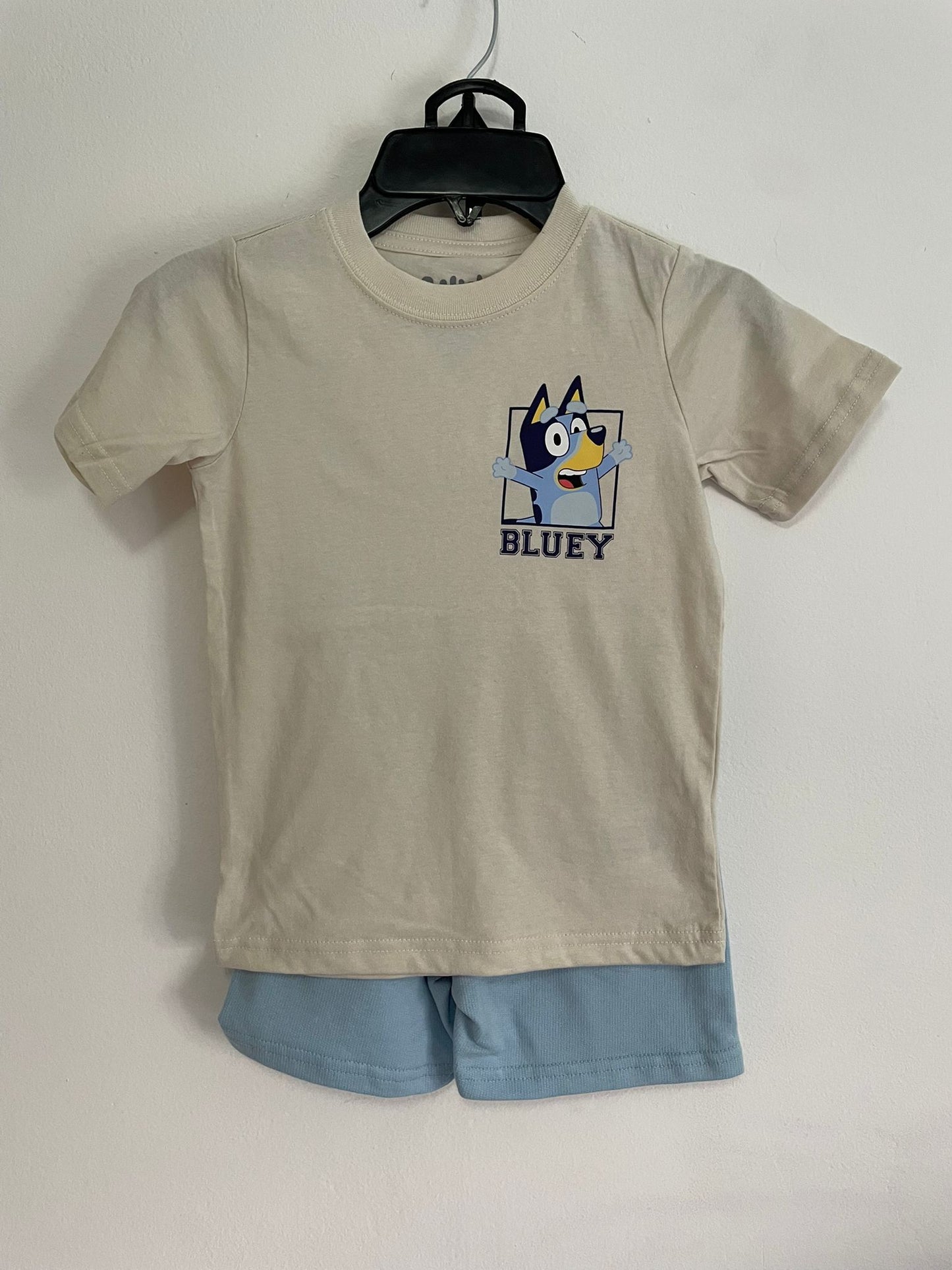 Conjunto Remera y Short de Bluey Carters niño talle 3