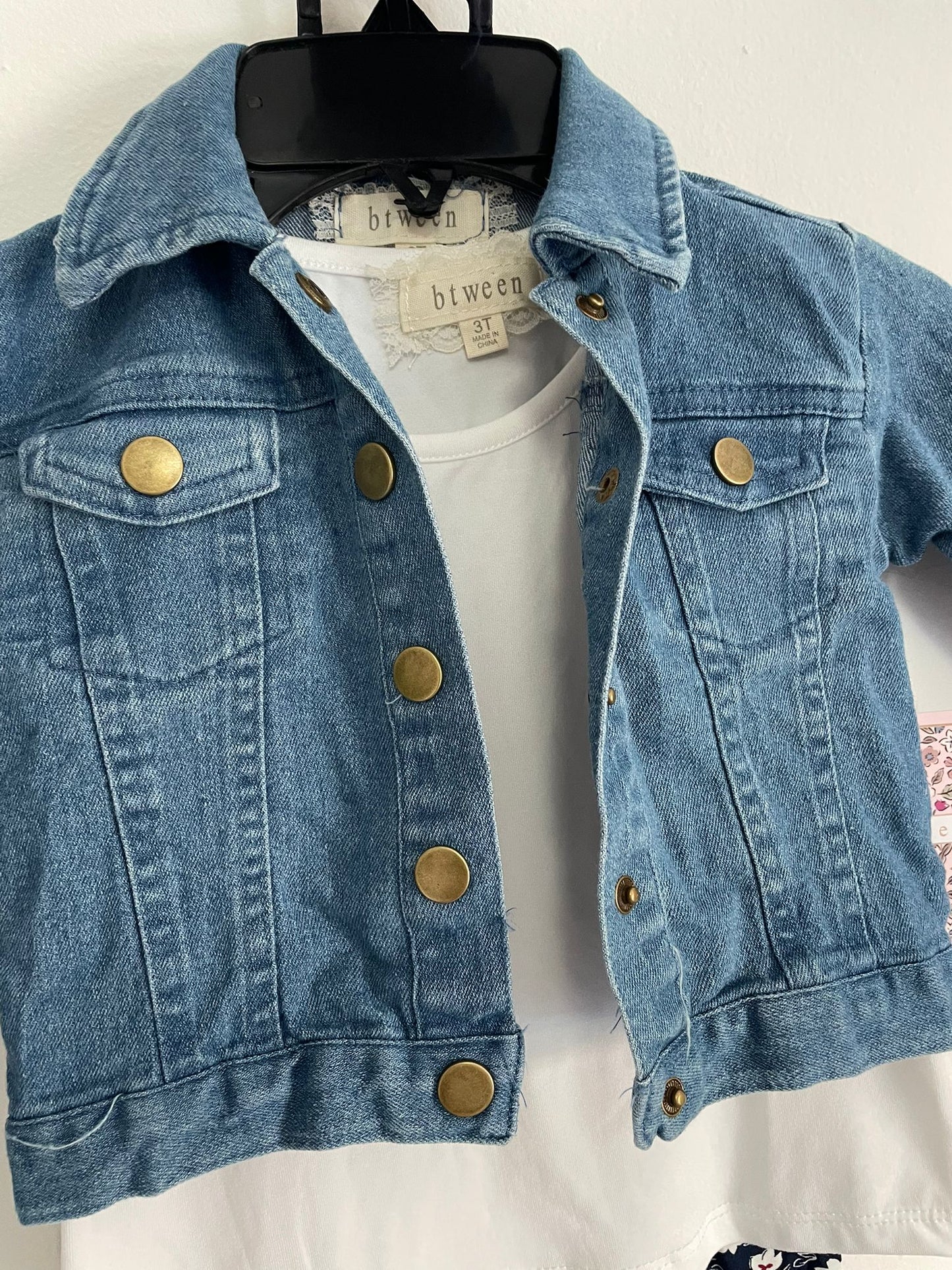 Conjunto Campera de jean con pantalon remera y gomita talle 3