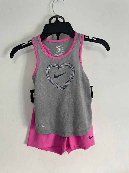 Conjunto Nike musculosa y short niña talle 3