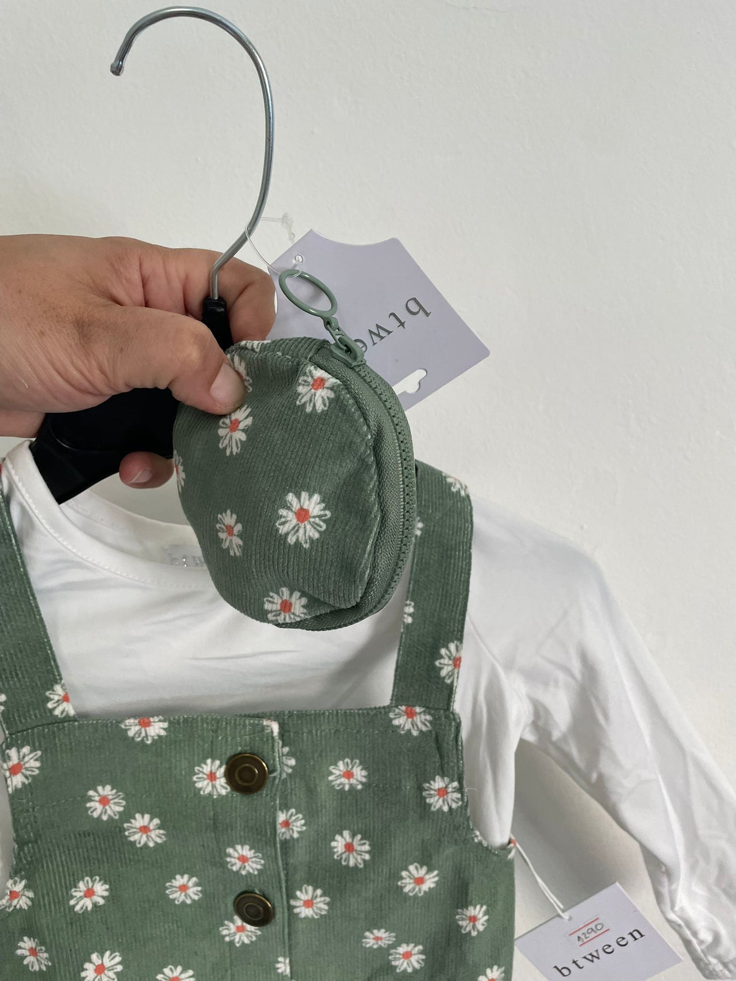 Conjunto Jumper de pana con remera y monedero talle 3