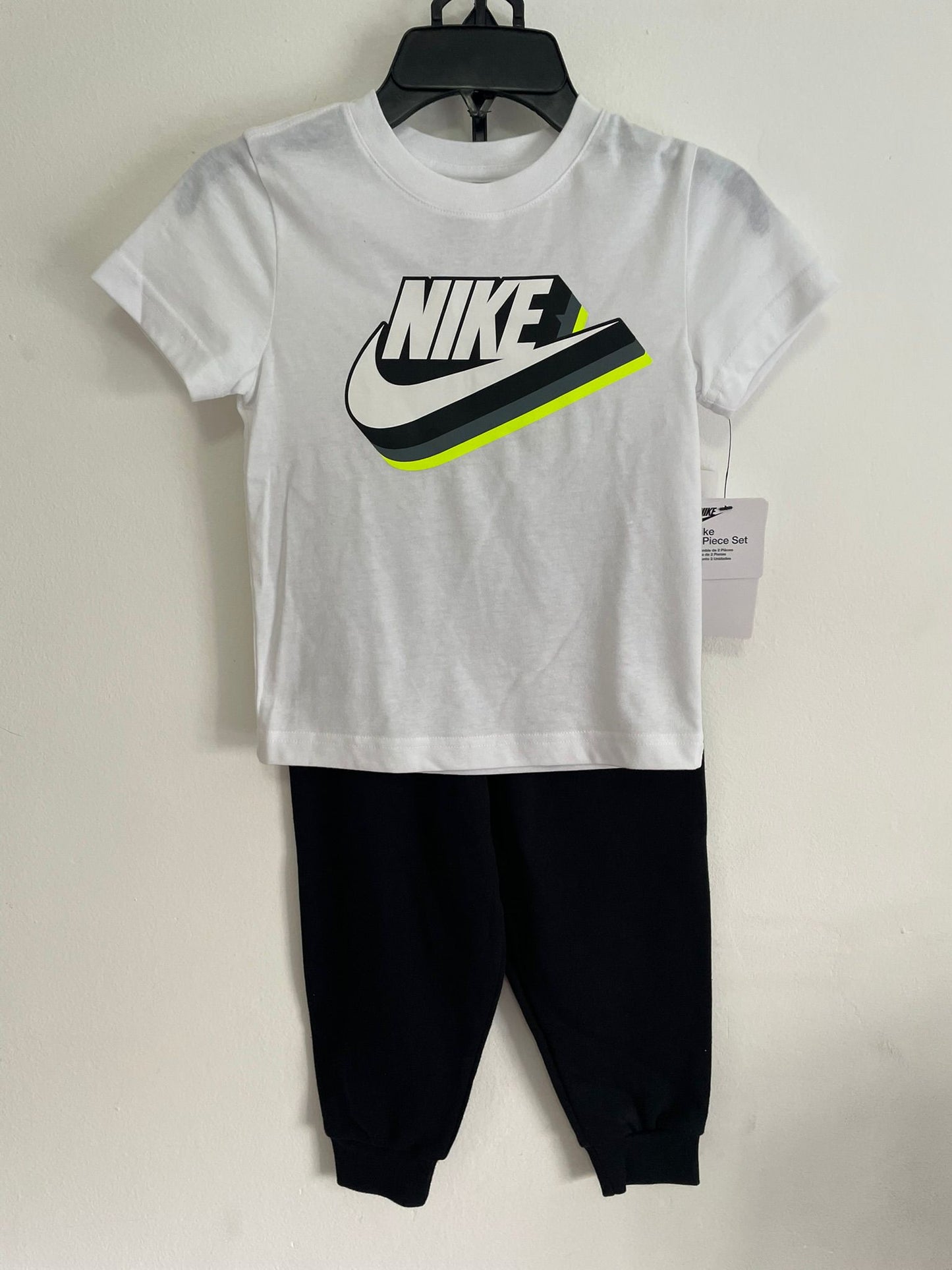 Conjunto Remera y Pantalon Nike talle 4