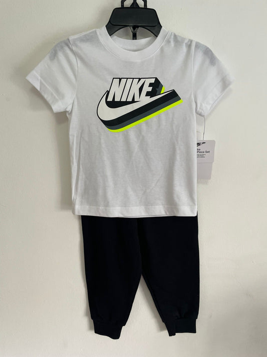 Conjunto Remera y Pantalon Nike talle 4