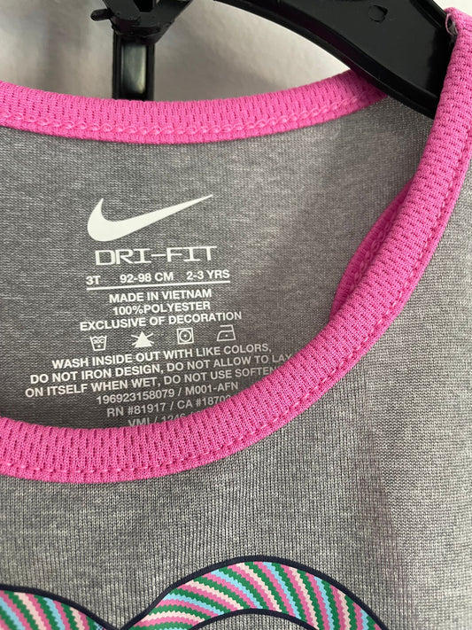 Conjunto Nike musculosa y short niña talle 3