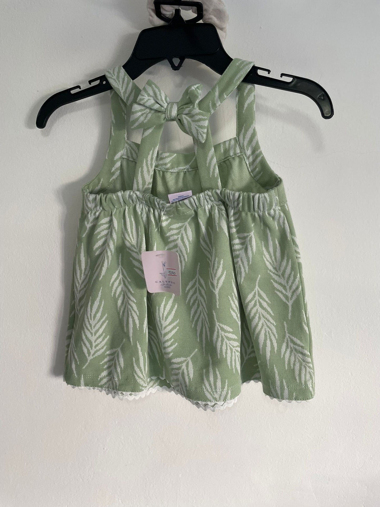 Conjunto musculosa y short con gomita verde estampado talle 4