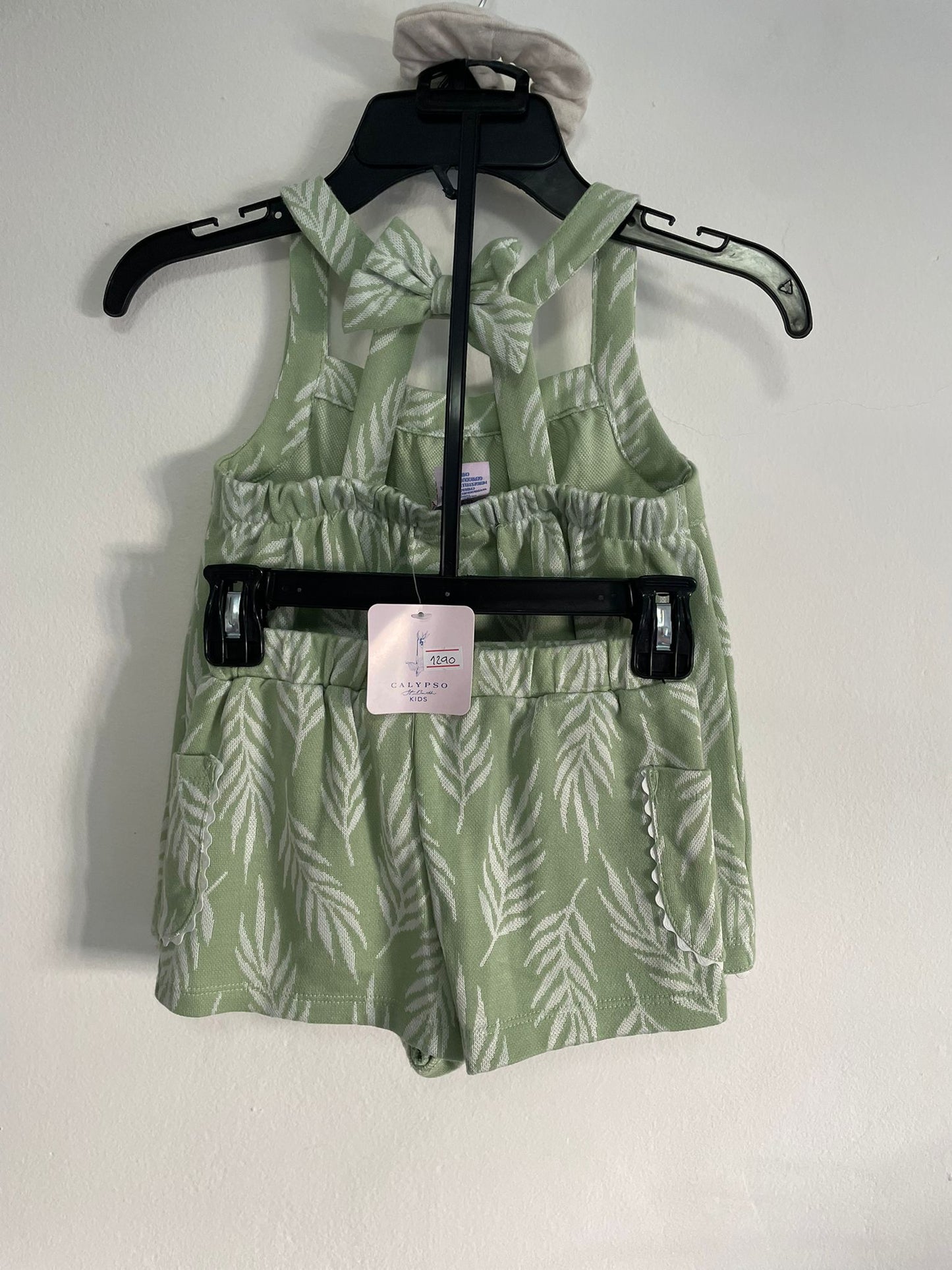 Conjunto musculosa y short con gomita verde estampado talle 4