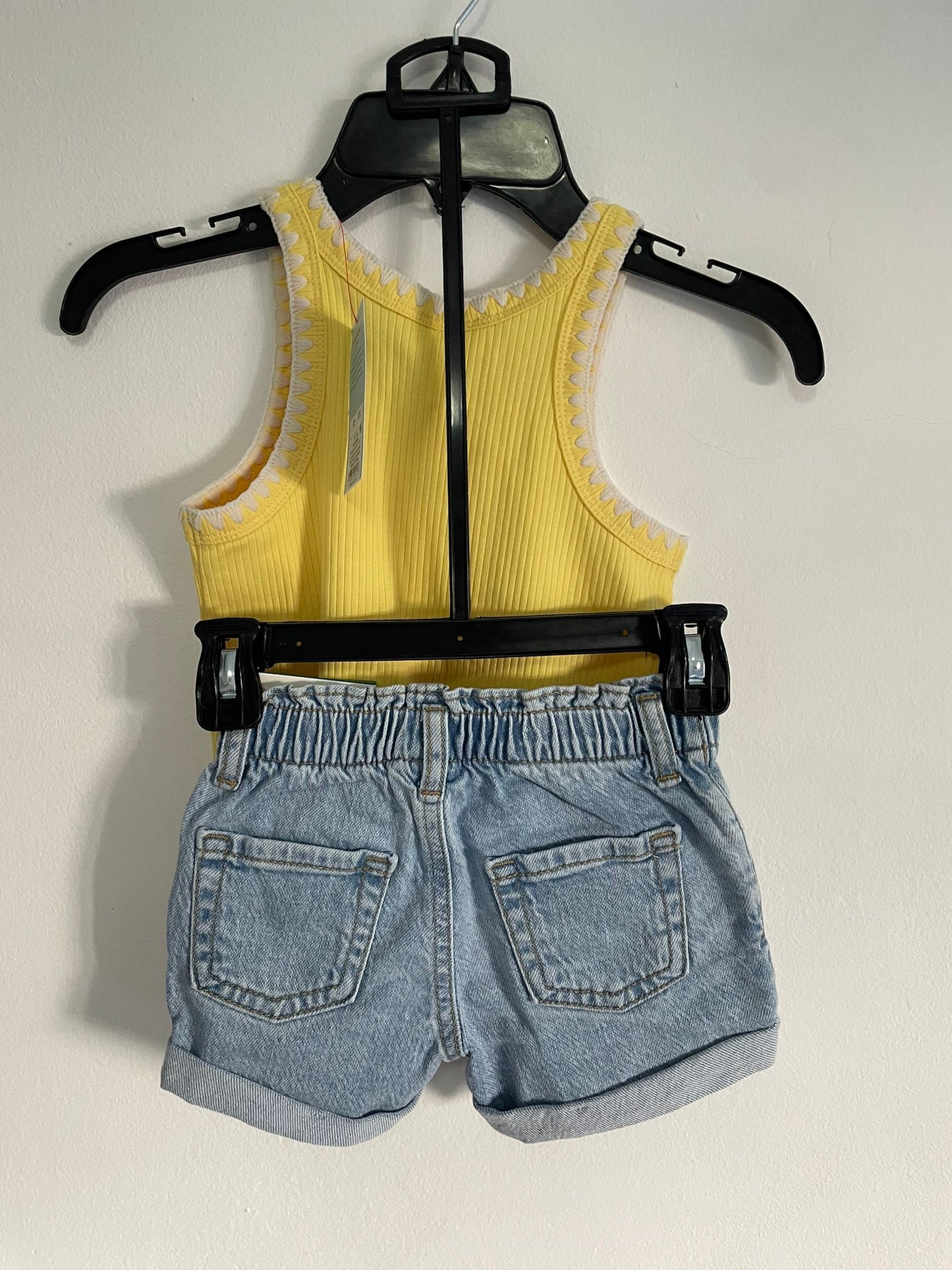 Conjunto Musculosa amarilla y short de jean Cat&Jack talle 4