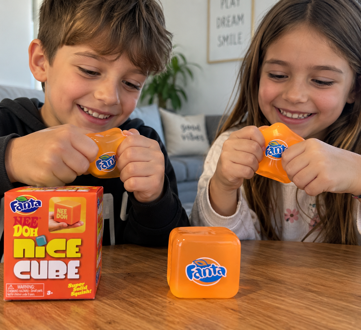 Juguete Antiestrés Cubo De Refrescos Fanta 5cm