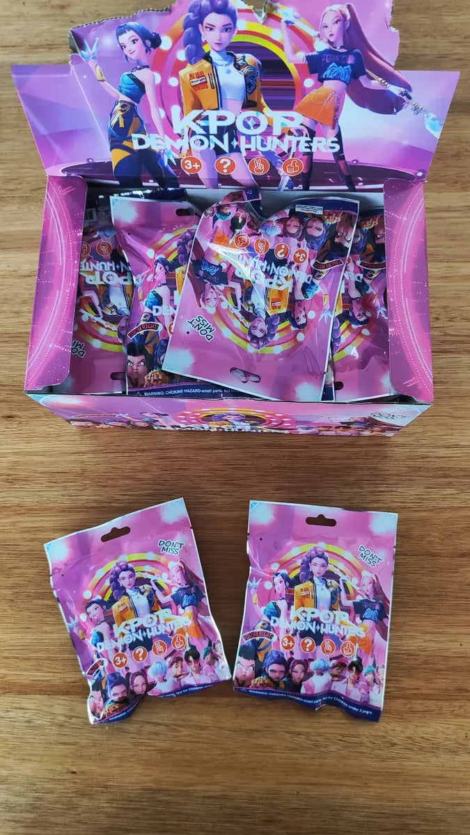 Sobre Sorpresa Guerreras Kpop Muñeca + Carta