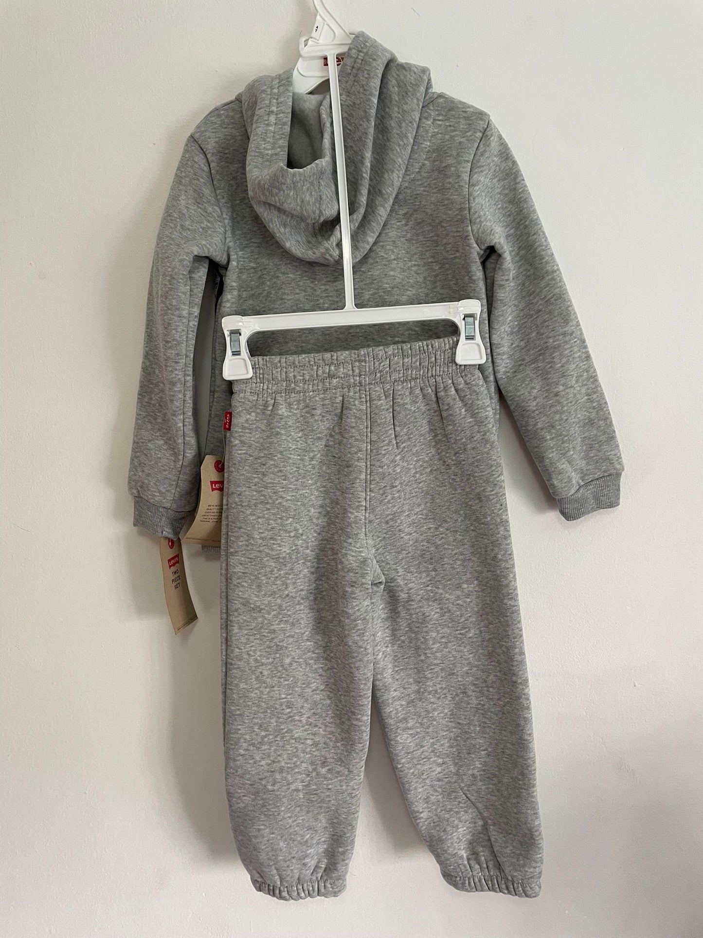 Conjunto Canguro y Pantalon Levi's talle 4