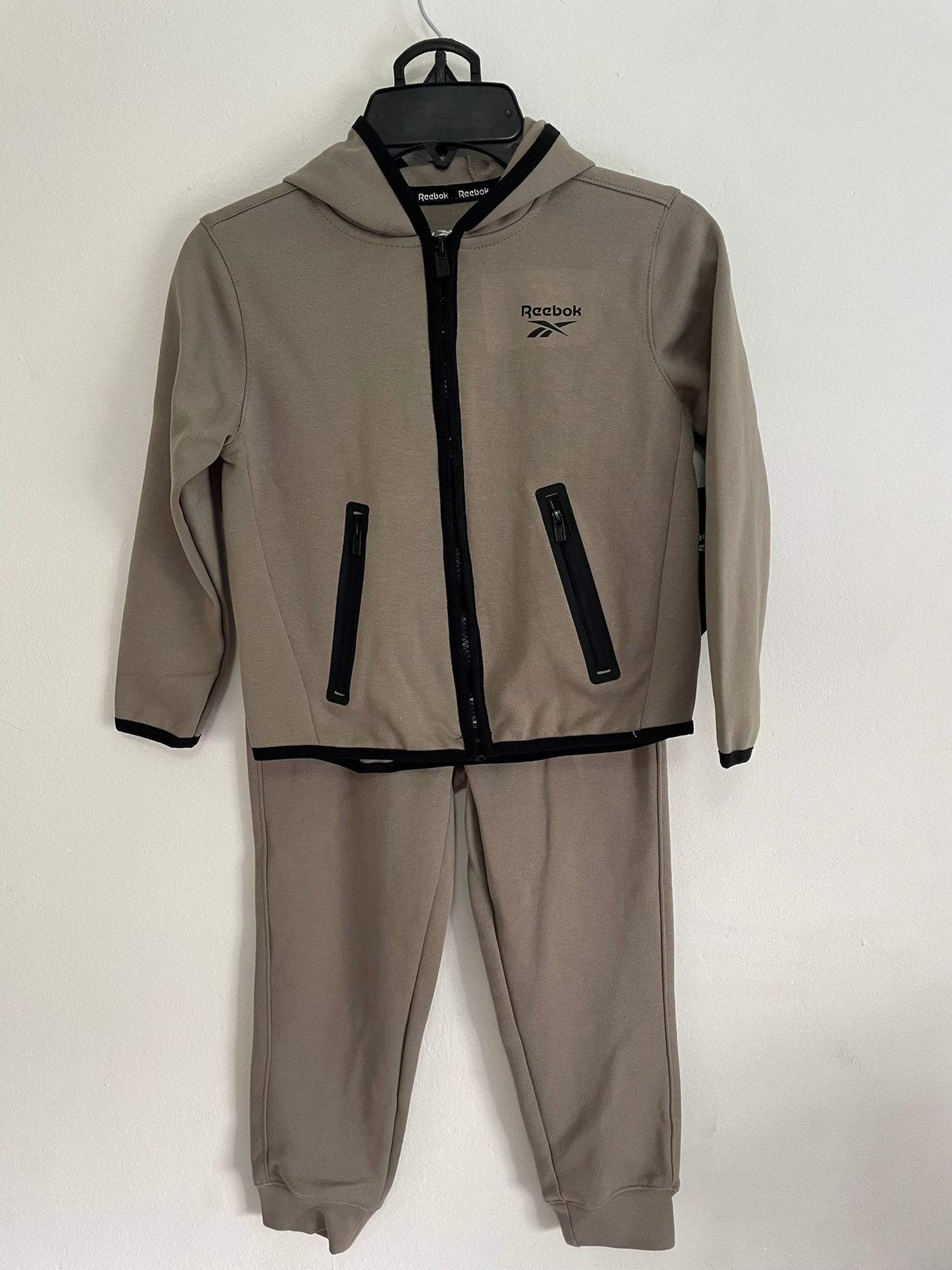 Conjunto Campera Y Pantalon Reebook Talle 4