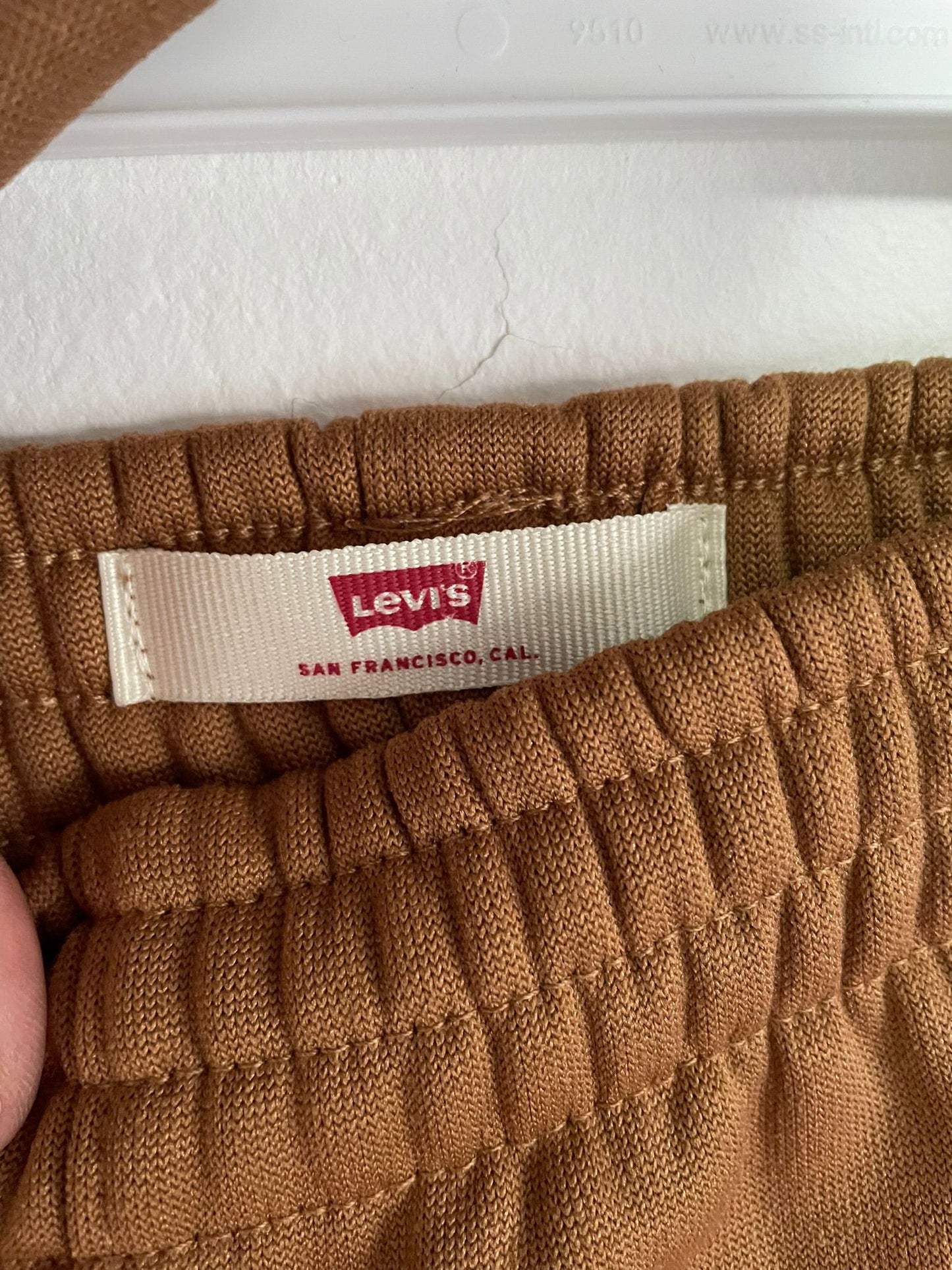 Conjunto Canguro y Pantalon Levi's Talle 6