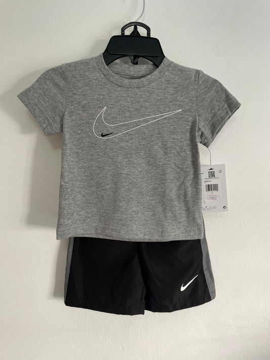 Conjunto Remera y Short Nike Niño talle 2
