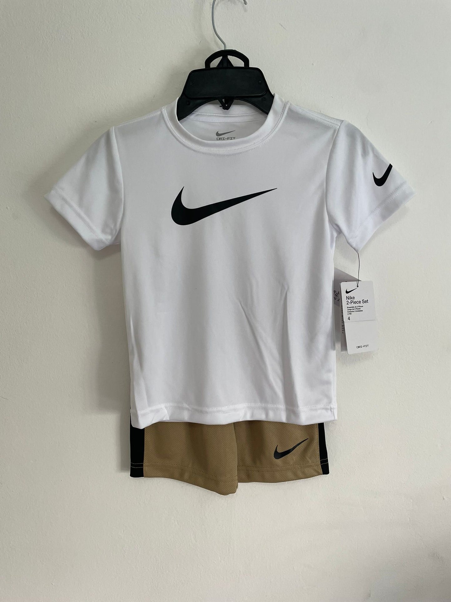 Conjunto Remera Y Short Nike talle 4