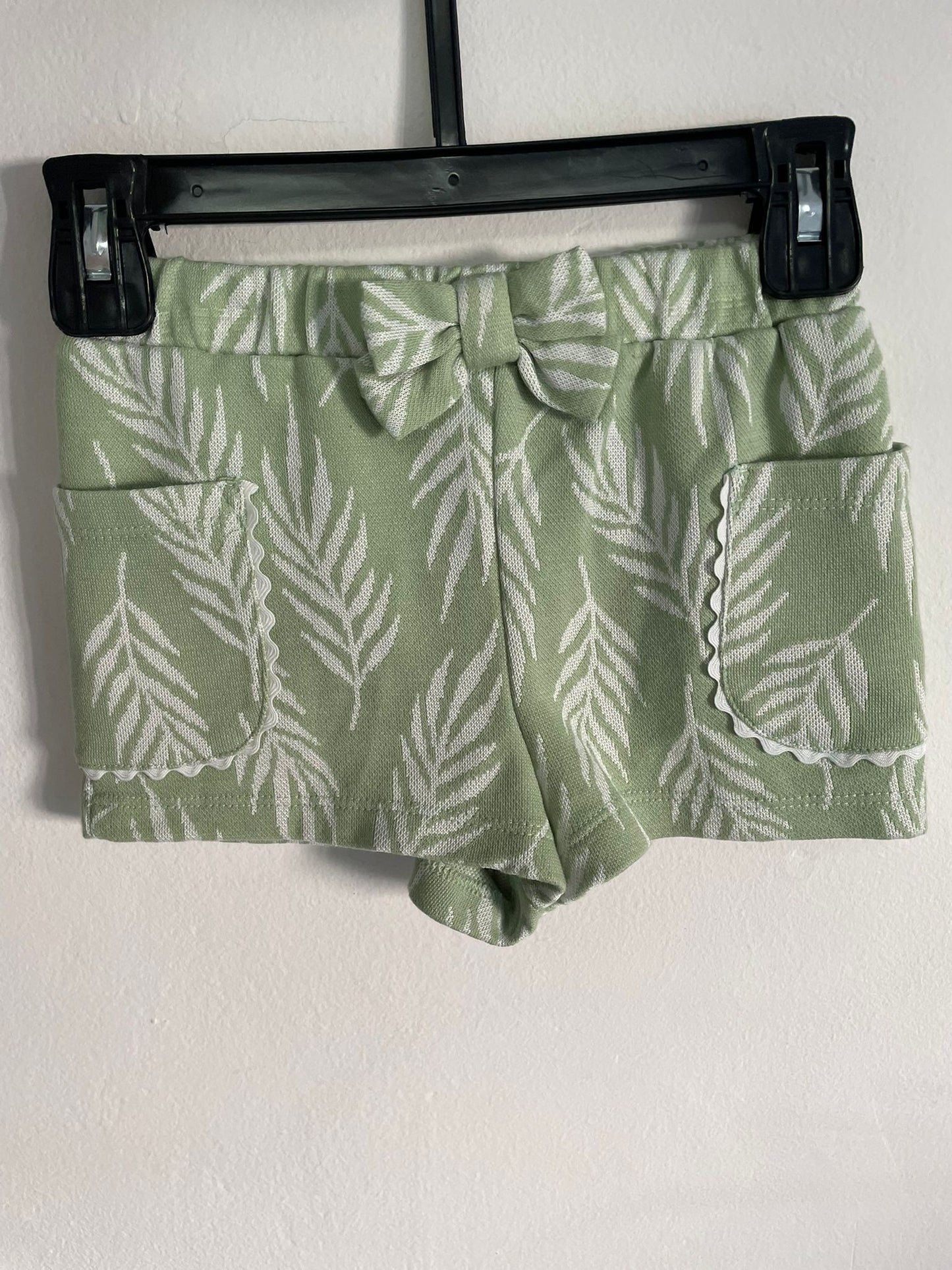 Conjunto musculosa y short con gomita verde estampado talle 4