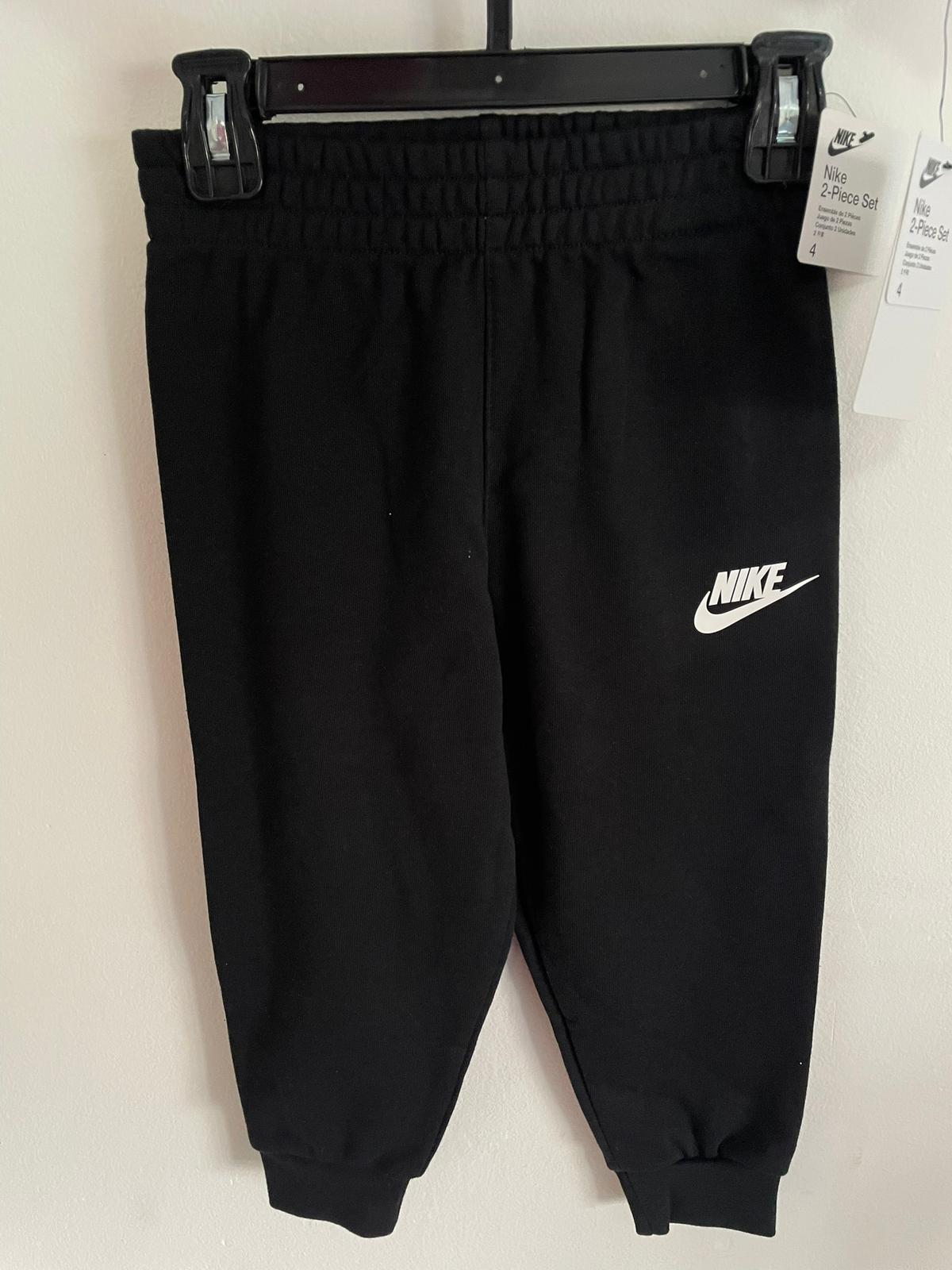 Conjunto Remera y Pantalon Nike talle 4