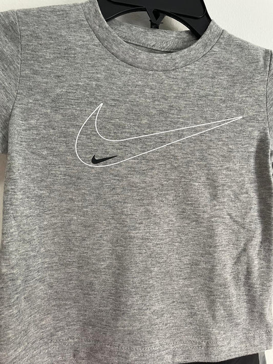 Conjunto Remera y Short Nike Niño talle 2