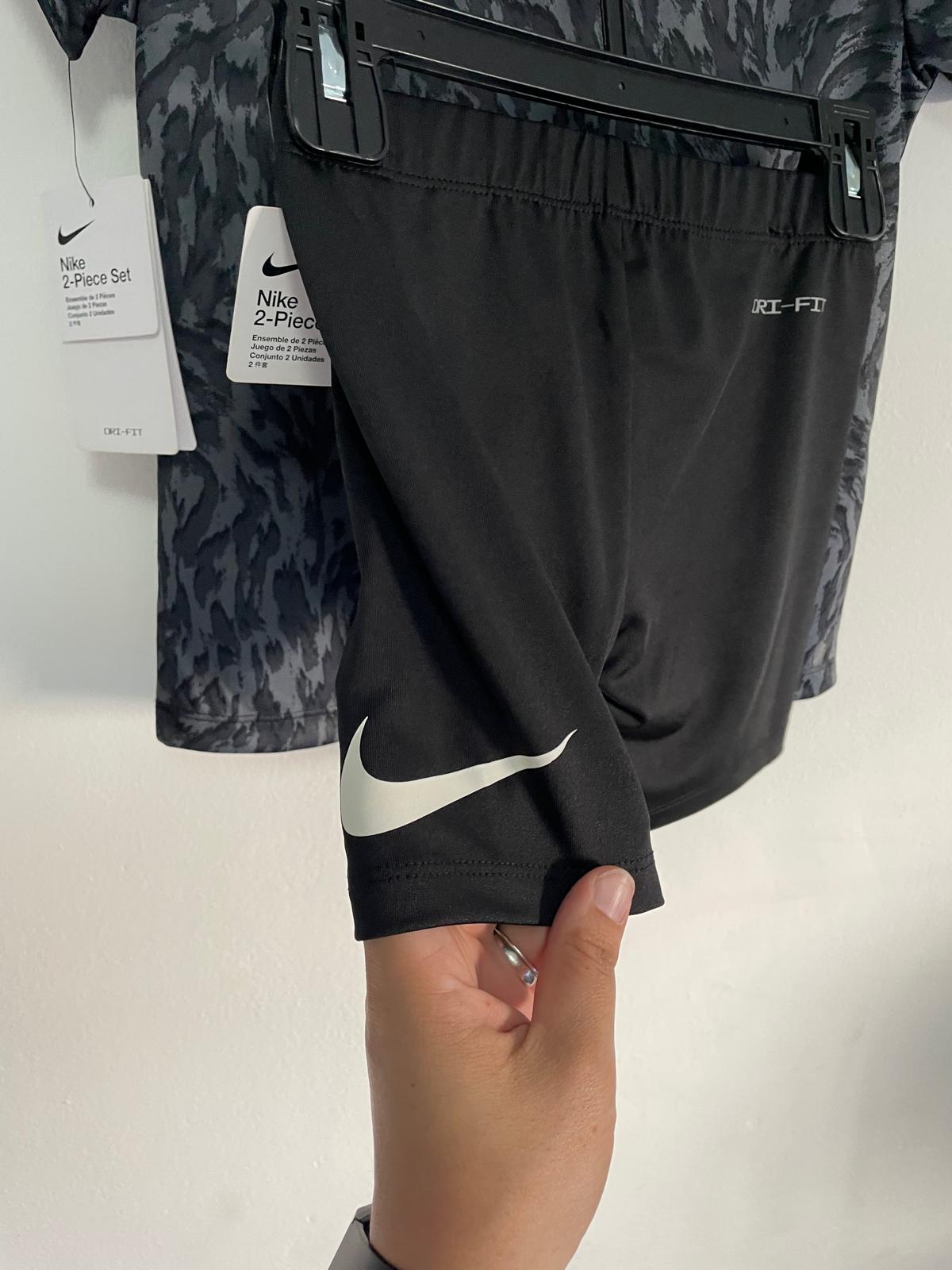 Conjunto Remera Y calza Nike talle 6