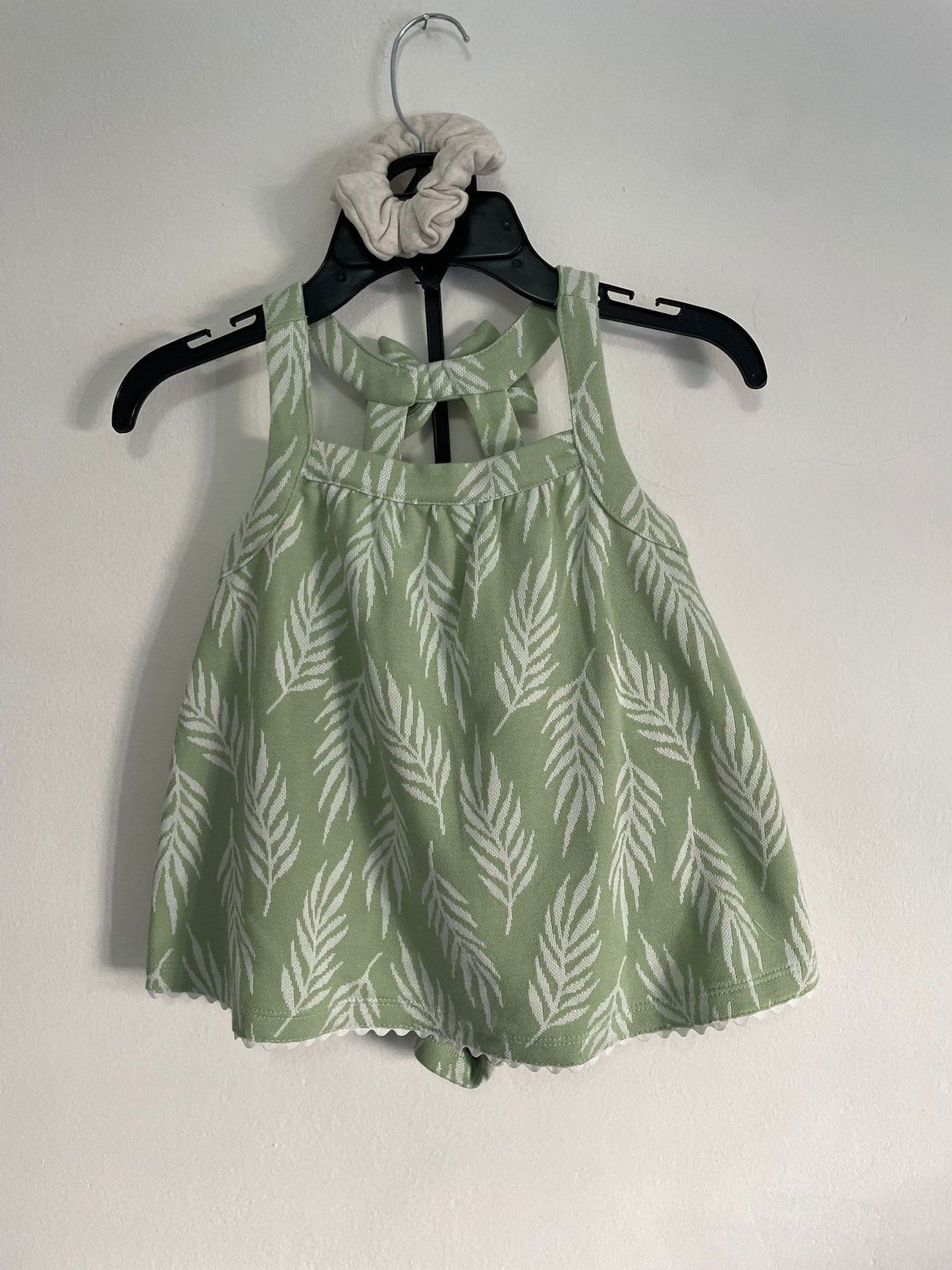 Conjunto musculosa y short con gomita verde estampado talle 4