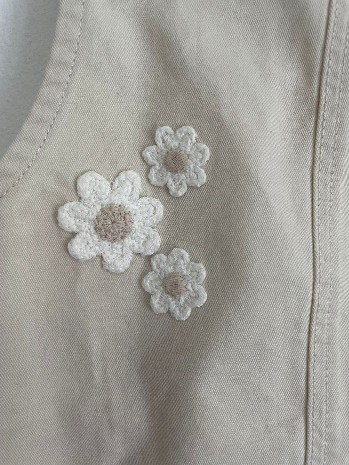 Jumper Oshkosh con flores bordadas talle 3