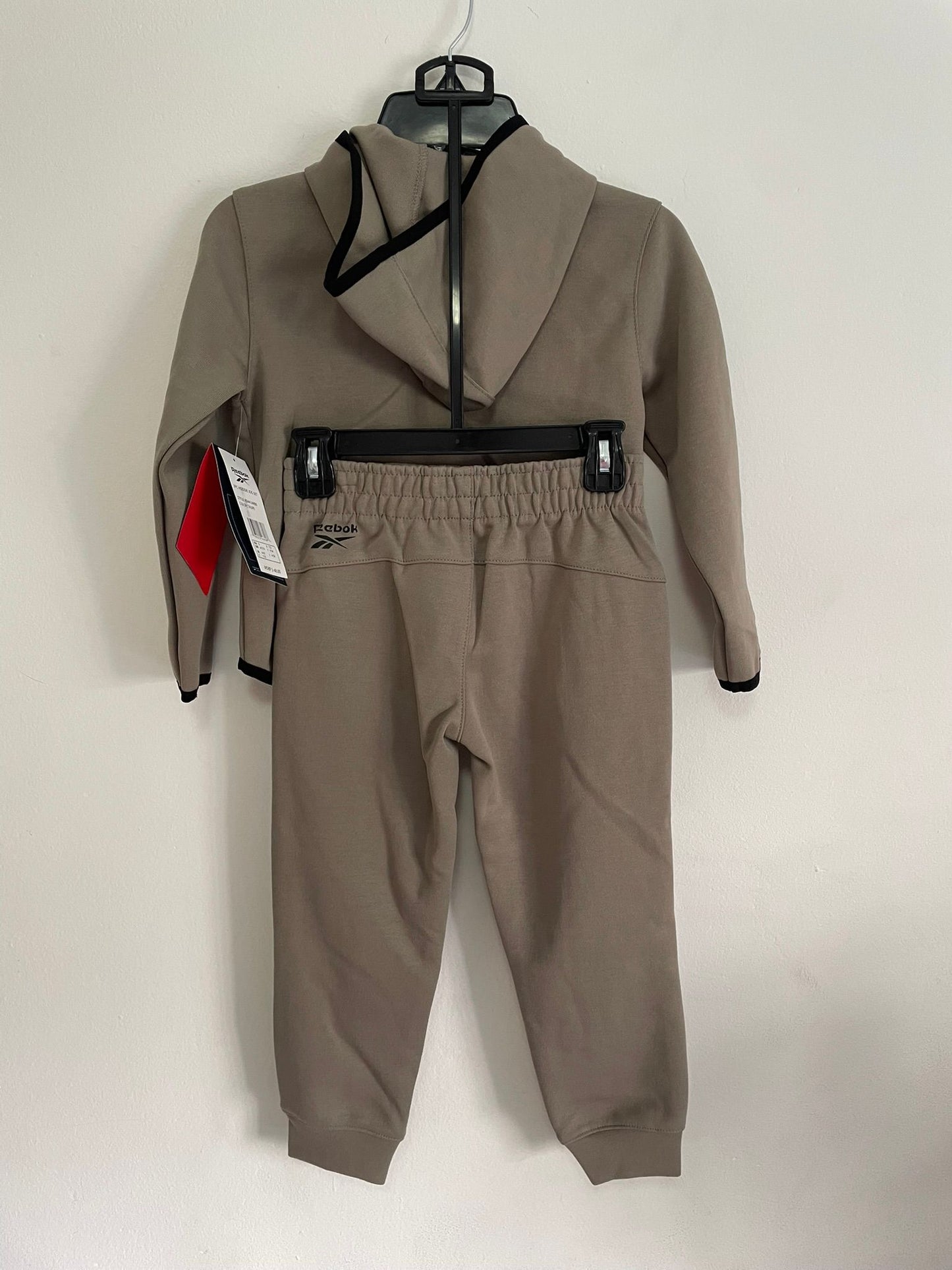 Conjunto Campera Y Pantalon Reebook Talle 4